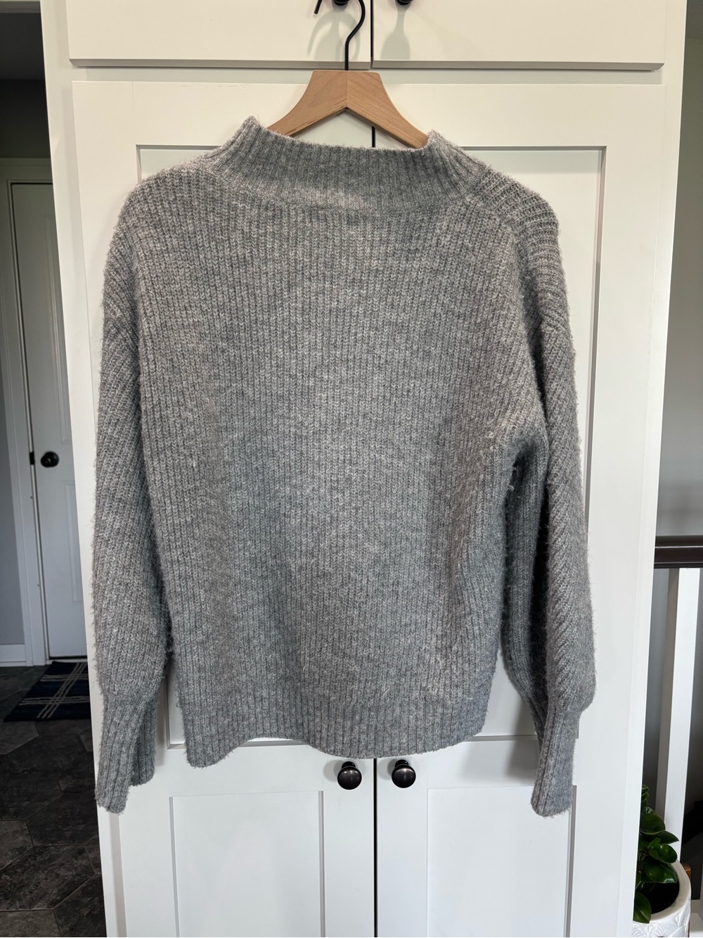Evereve Womens Light Grey Ribbed Mock Neck Sweater Size L C13282E